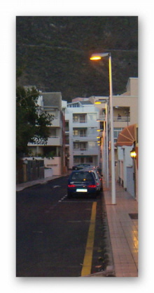 Straßenlaterne mit orangem Licht auf La Palma/Kanaren/Spanien